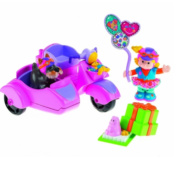 Fisher Price Sarah Lynn 🌸with Scooter - Picture 14 of 14